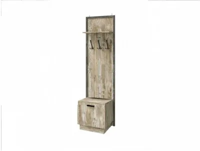 Амели Тумба с вешалкой