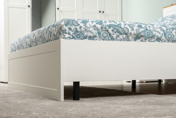 Остин 11.53 Кровать + ортопед + 13.227 Шкаф-пенал + 16.152 Тумба прикроватная, белый шагрень/дуб крафт золотой