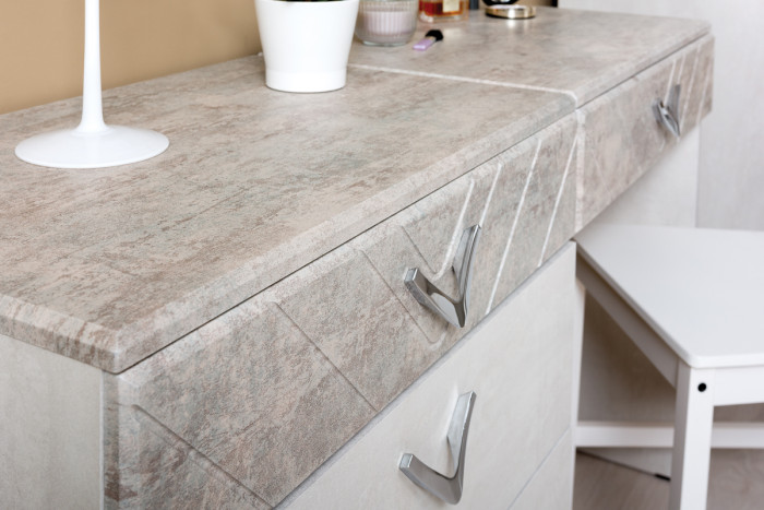 Амели Комод 13.106 + Стол туалетный 12.48 + Зеркало, цвет шёлковый камень/бетон чикаго беж, ШхГхВ 130х41,3х145 см., универсальная сборка